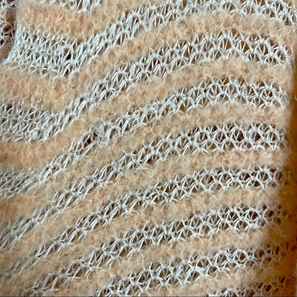 🌸Free People Knit Sweater✨ - Picture 4 of 7